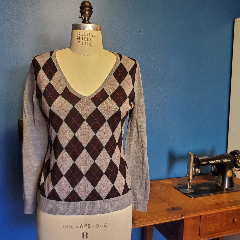 New York & Company Vneck Argyle Sweater
